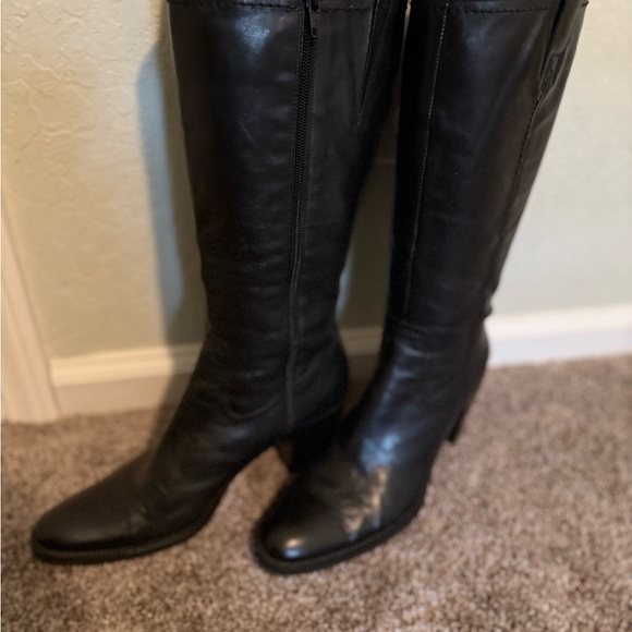 Bandolino Black Heeled Leather Boots - Picture 4 of 6